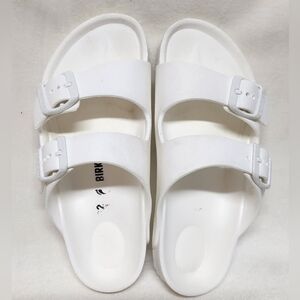 Birkenstock Kids Side Buckle flat sandals.